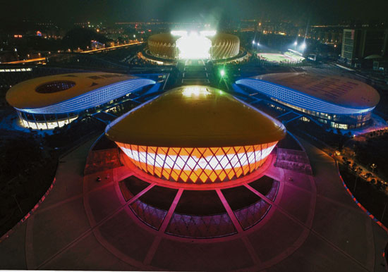 福州海峡奥体中心的"一场三馆"夜景陈建国摄