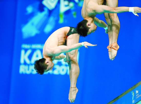 7月26日,喀山游泳世锦赛跳水比赛,中国选手林跃/陈艾森在男子双人